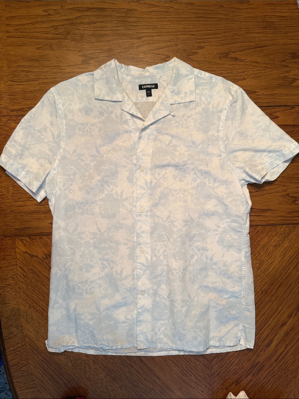Express Men's Pale Blue Short Sleeve Camp Button-Down Shirt